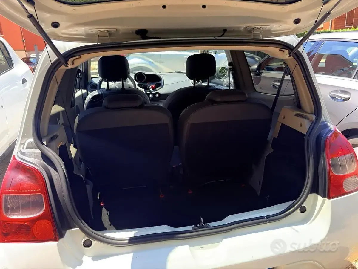 Usata Renault Twingo Dynamique 75 CV (55 kW) 2009 Bianco Utilitaria