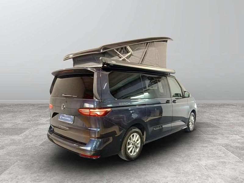 Usata VW California Beach 150 CV (110 kW) 2024 Starlight blue metallizzato de Furgone