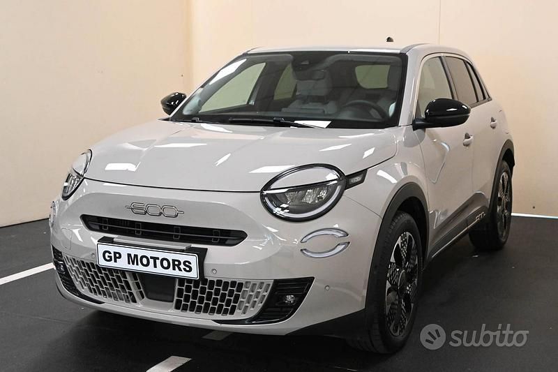 Usata Fiat 600 100 CV (73 kW) 2024 Grigio SUV