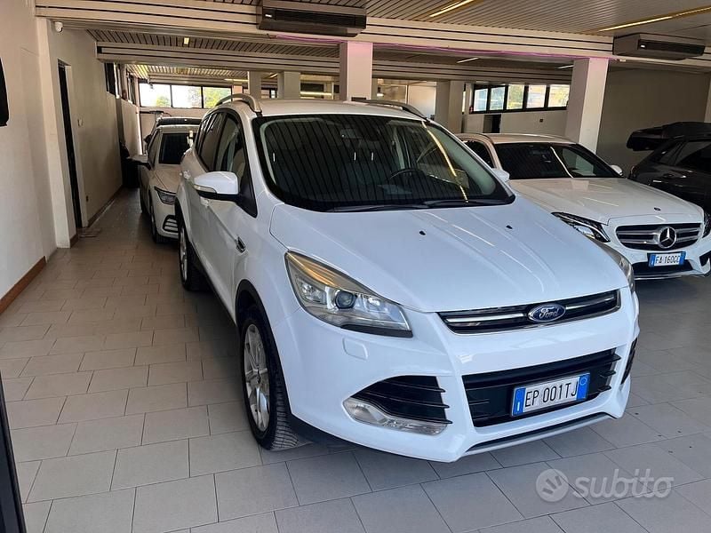 Usata Ford Kuga Individual 163 CV (119 kW) 2013 Bianco SUV