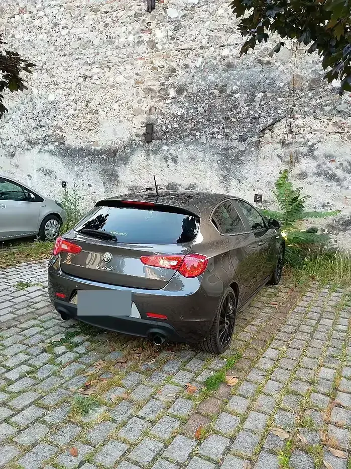 Usata Alfa Romeo Giulietta Quadrifoglio Verde 240 CV (176 kW) 2015 Grigio Utilitaria