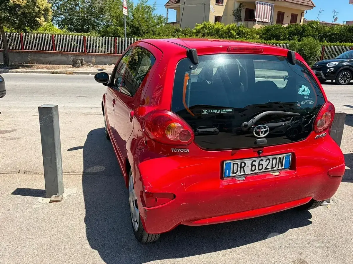 Usata Toyota Aygo 68 CV (50 kW) 2008 Rosso Utilitaria