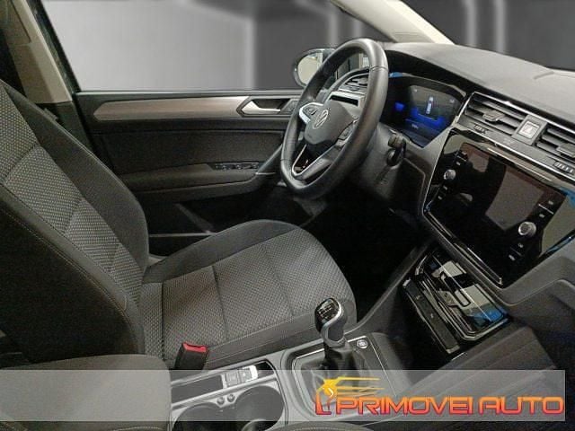 Usata VW Touran Comfortline 122 CV (89 kW) 2024 Grigio Monovolume