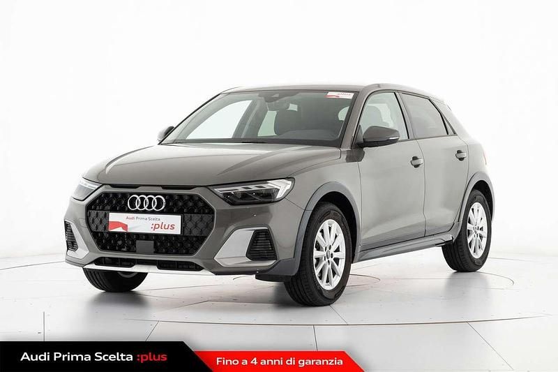 Grigio Usata 2024 Audi A1 Comfort Tre volumi | 26.900 € (Buon prezzo) - Immagine 1/4