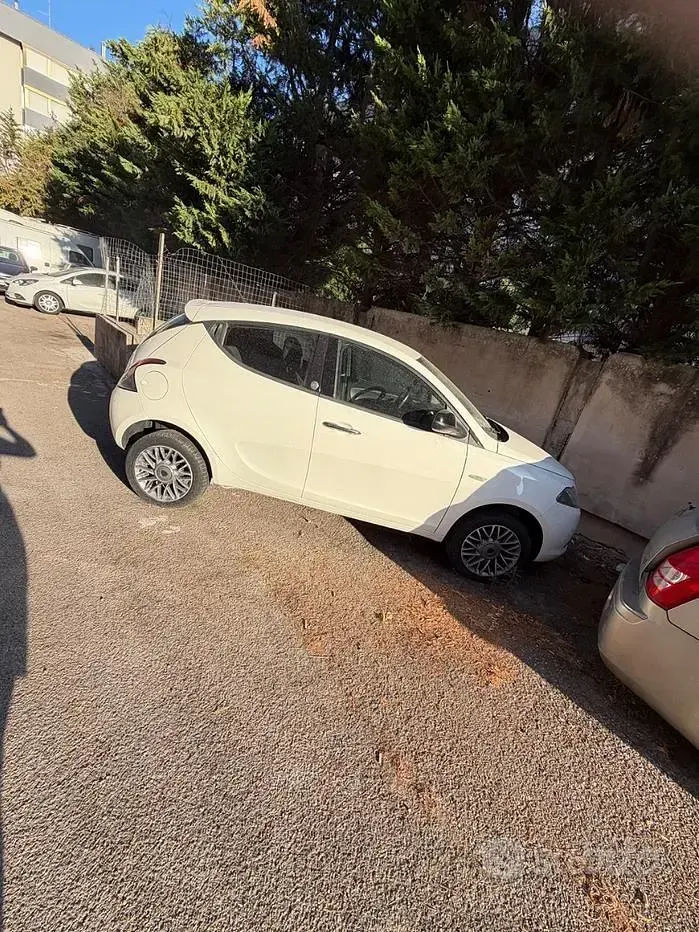 Usata Lancia Ypsilon 85 CV (62 kW) 2013 Giallo Utilitaria