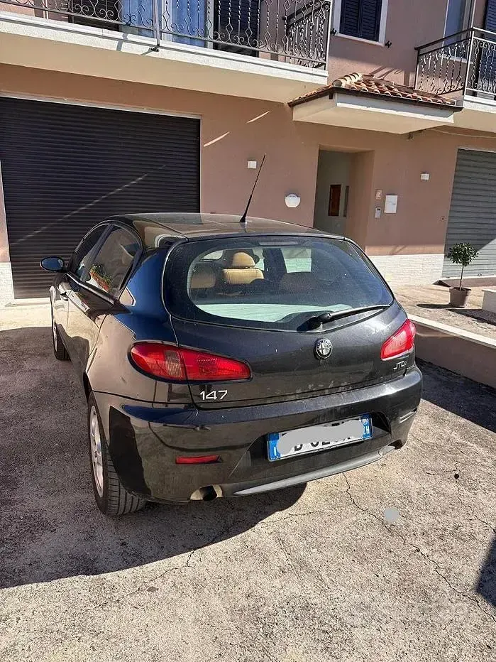 Usata Alfa Romeo 147 120 CV (88 kW) 2006 Nero Utilitaria