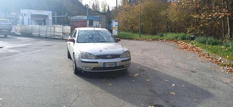 Usata 2005 Ford Mondeo Tre volumi | 3000 € - Immagine 1/4