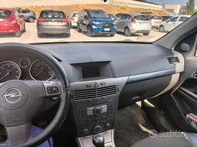 Usata Opel Astra 101 CV (74 kW) 2005 Grigio Station wagon