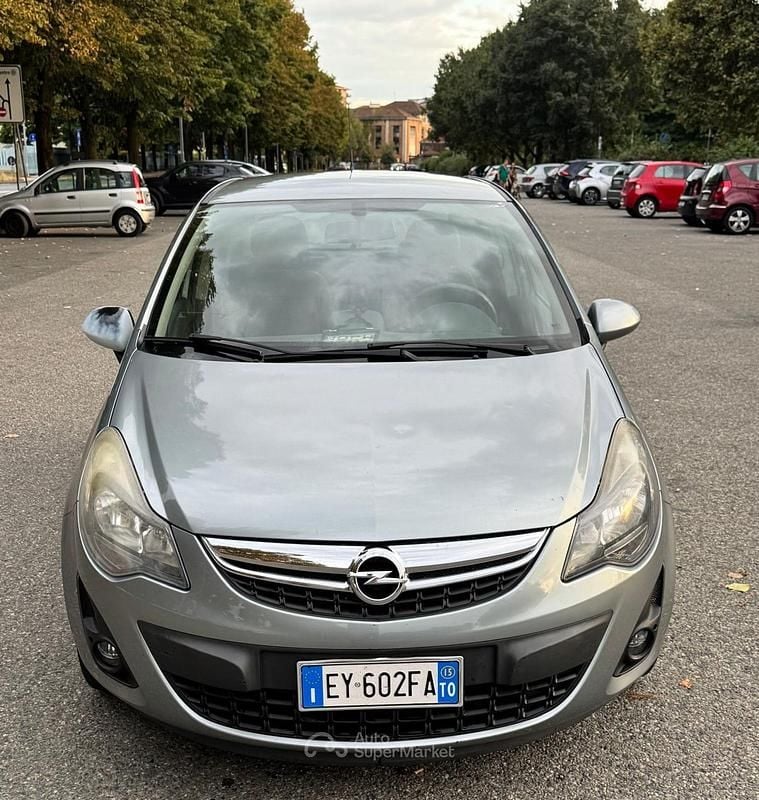 Usata Opel Corsa 86 CV (63 kW) 2015 Gray Utilitaria