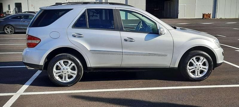 Usata Mercedes ML320 224 CV (164 kW) 2006 Grigio SUV