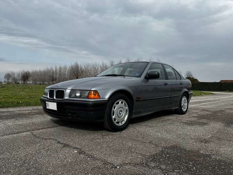 Usato 1993 BMW 318 1.8 Benzin 113 CV (4.800 €)