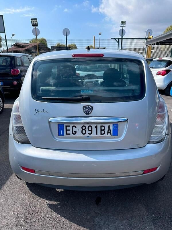 Usata Lancia Ypsilon 69 CV (50 kW) 2011 Grigio Utilitaria