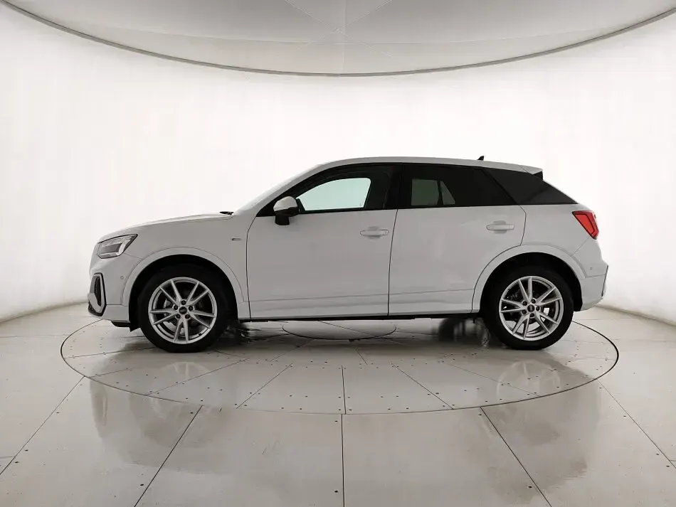 Usata Audi Q2 S-Line 150 CV (110 kW) 2025 Bianco ghiaccio metallizzato SUV