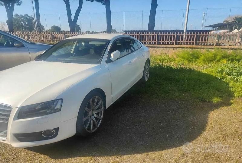Bianco Usata 2011 Audi A5 Sportback Due volumi | 8500 € (Buon prezzo) - Immagine 1/4