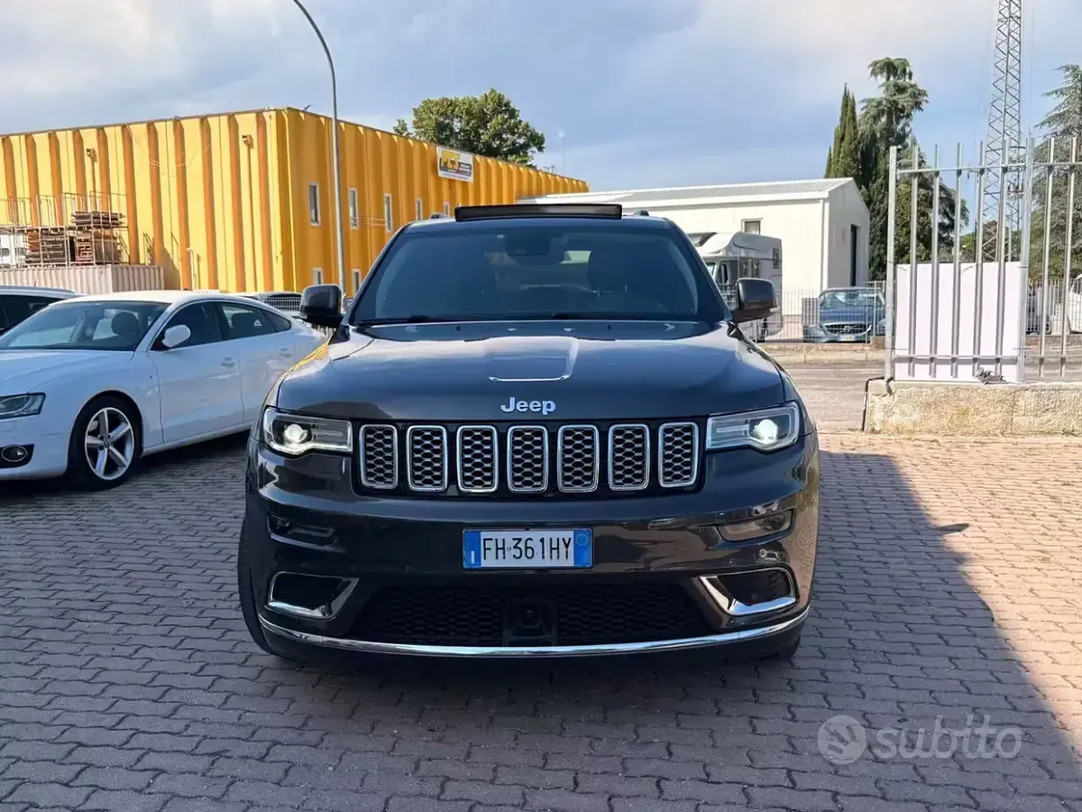 Usata Jeep Grand Cherokee Summit 250 CV (183 kW) 2017 Nero SUV