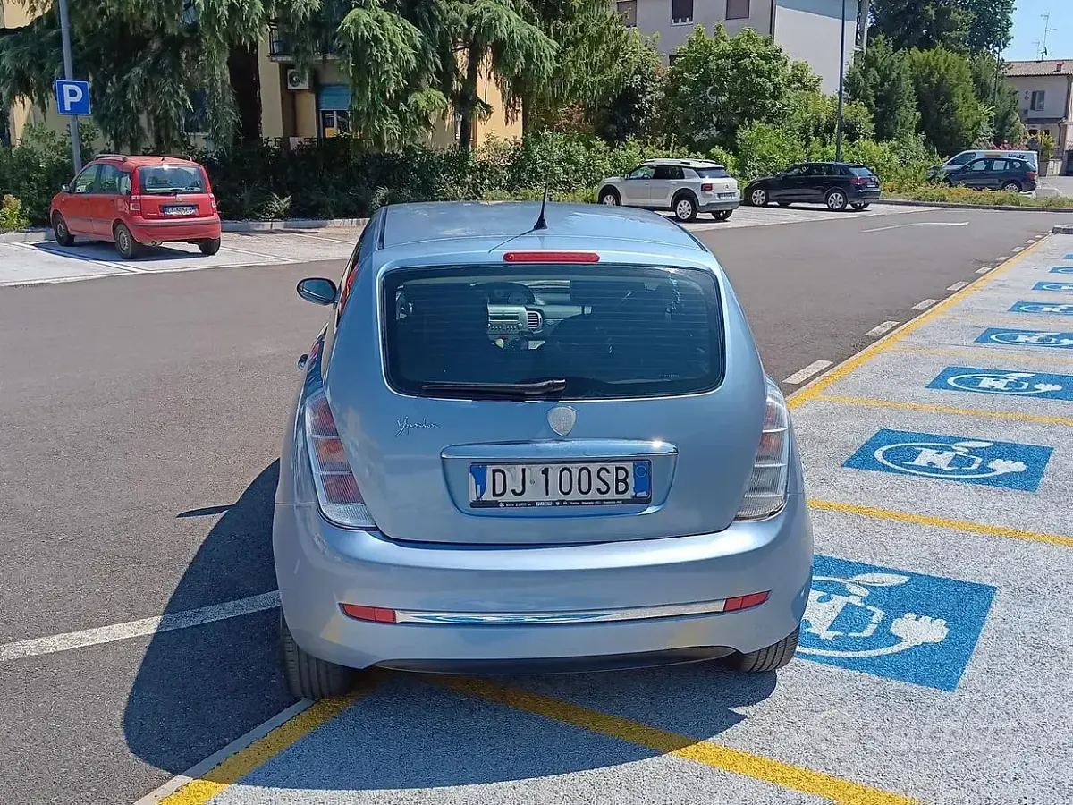 Usata Lancia Ypsilon 60 CV (44 kW) 2007 Bluazzurro Utilitaria