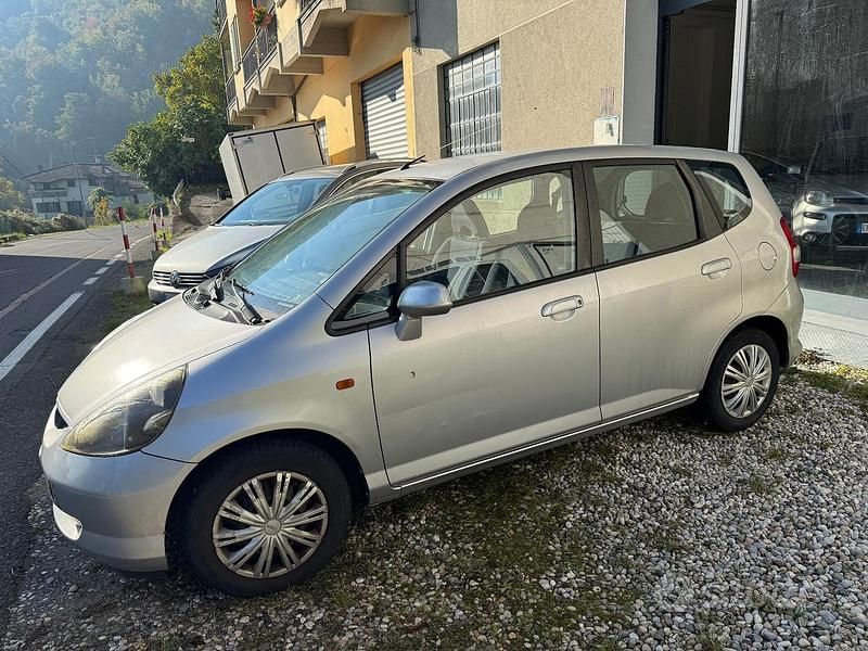 Argento Usata 2003 Honda Jazz S Due volumi | 1500 € (Buon prezzo) - Immagine 1/4