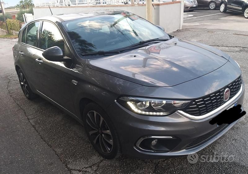 Usata Fiat Tipo Lounge 120 CV (88 kW) 2018 Grigio Berlina