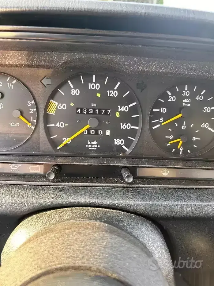Usata Mercedes 190 75 CV (55 kW) 1992 Grigio Berlina