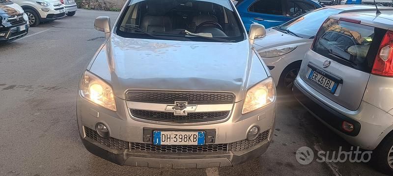 Grigio Usata 2007 Chevrolet Captiva SUV | 2500 € (Buon prezzo) - Immagine 1/4