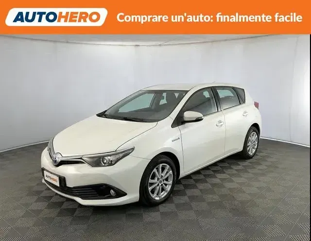 Usata Toyota Auris Hybrid Active 136 CV (100 kW) 2016 Berlina
