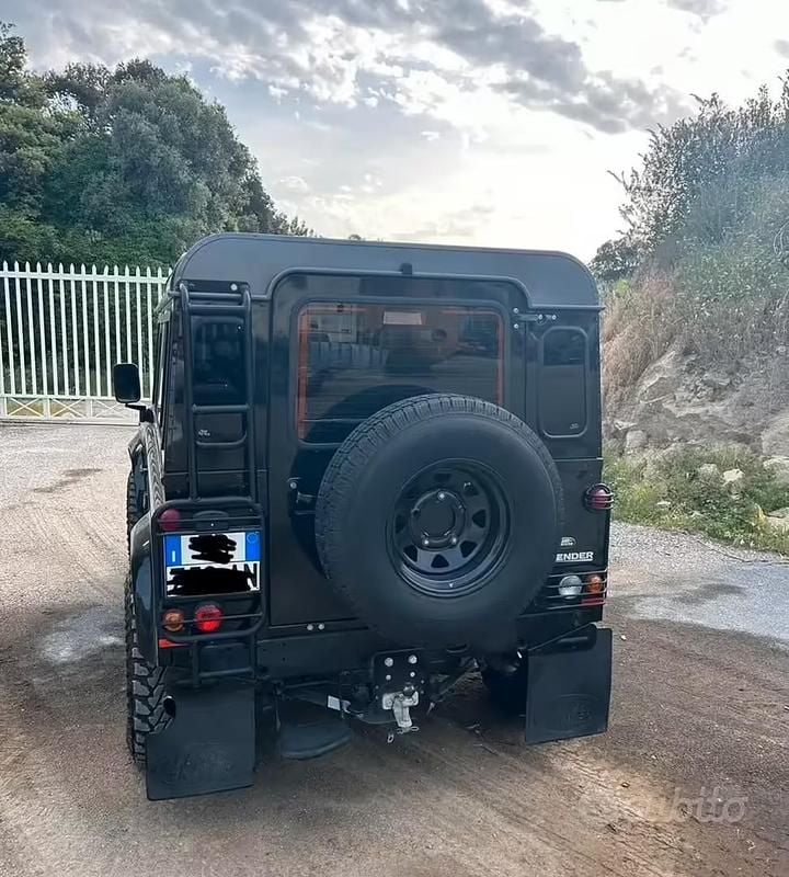 Usata Land Rover Defender 122 CV (89 kW) 2010 SUV