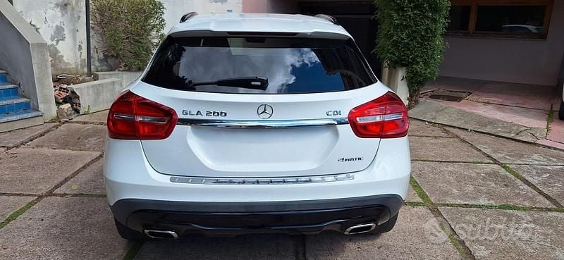 Usata Mercedes GLA200 136 CV (100 kW) 2014 Bianco SUV