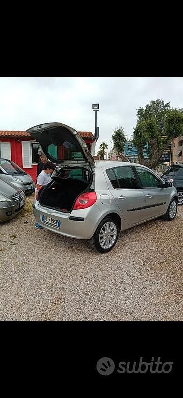 Usata Renault Clio II LE 75 CV (55 kW) 2008 Grigio Berlina
