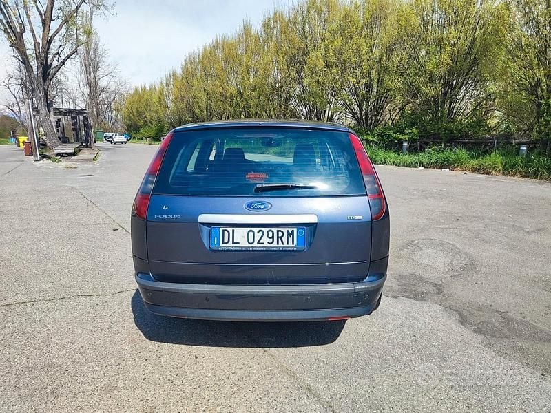 Usata Ford Focus S 90 CV (66 kW) 2007 Grigio Station wagon