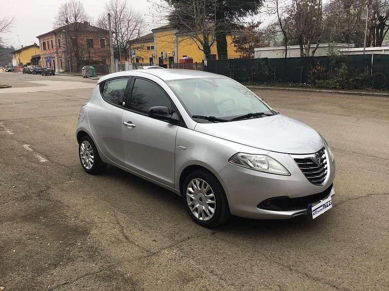 Usata Lancia Ypsilon Silver 69 CV (50 kW) 2013 Argento Utilitaria