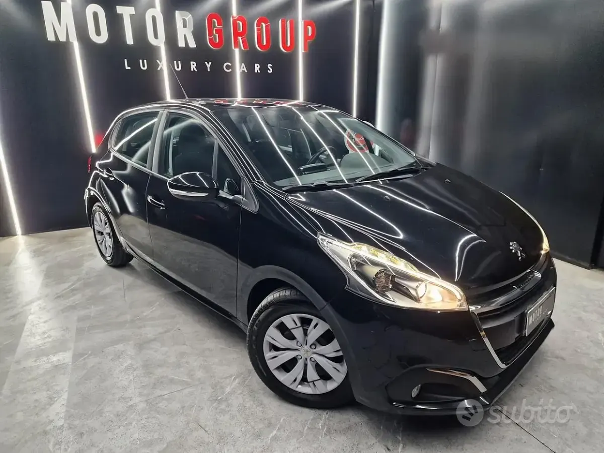 Usata Peugeot 208 Active 75 CV (55 kW) 2016 Nero Utilitaria