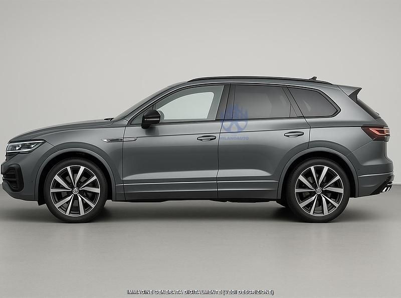 Usata VW Touareg R-line 286 CV (210 kW) 2025 Grigio SUV