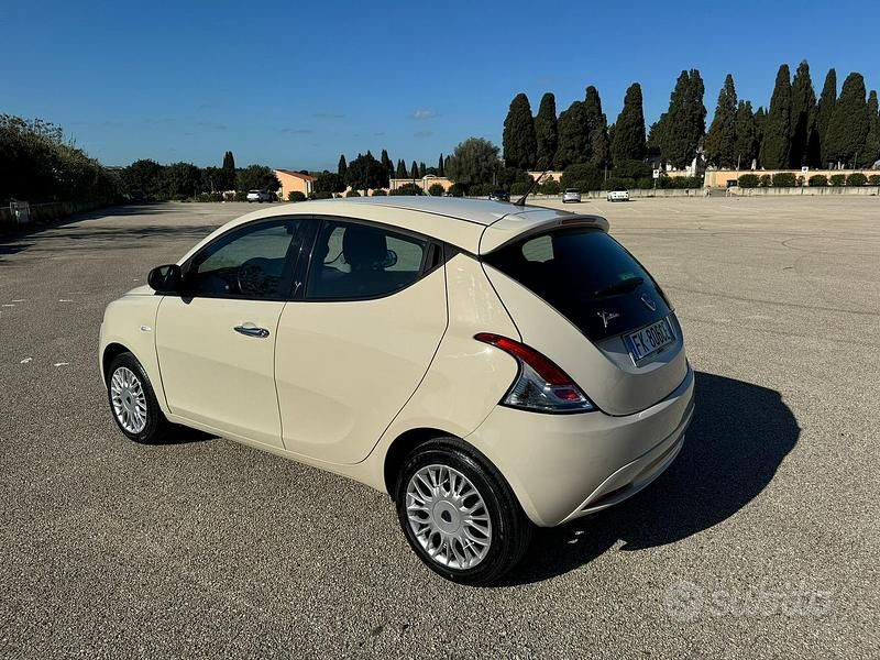 Usata Lancia Ypsilon 2017 Bianco Utilitaria