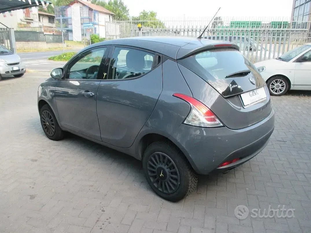 Usata Lancia Ypsilon Gold 80 CV (58 kW) 2014 Grigio Utilitaria