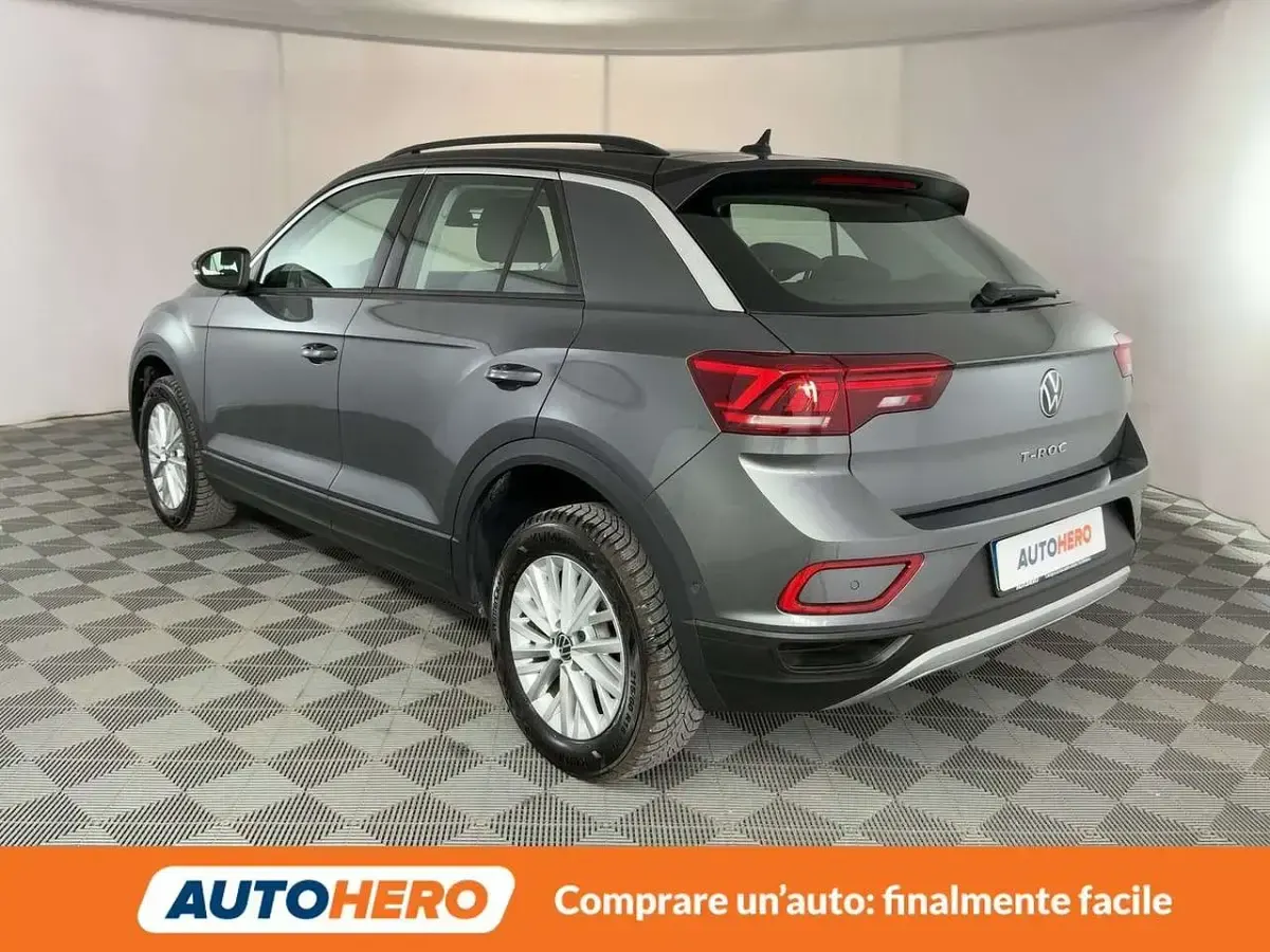 Usata VW T-Roc Life 150 CV (110 kW) 2024 Grigio SUV