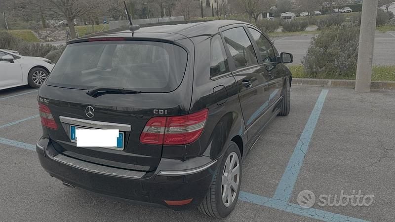 Usata Mercedes B180 109 CV (80 kW) 2009 Nero Monovolume