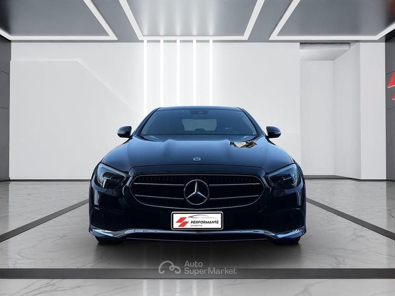 Usata Mercedes E200 Business 160 CV (117 kW) 2021 Nero Berlina