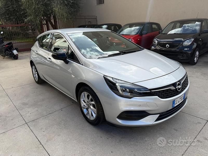 Usata Opel Astra Business Elegance 122 CV (89 kW) 2021 Argento Berlina