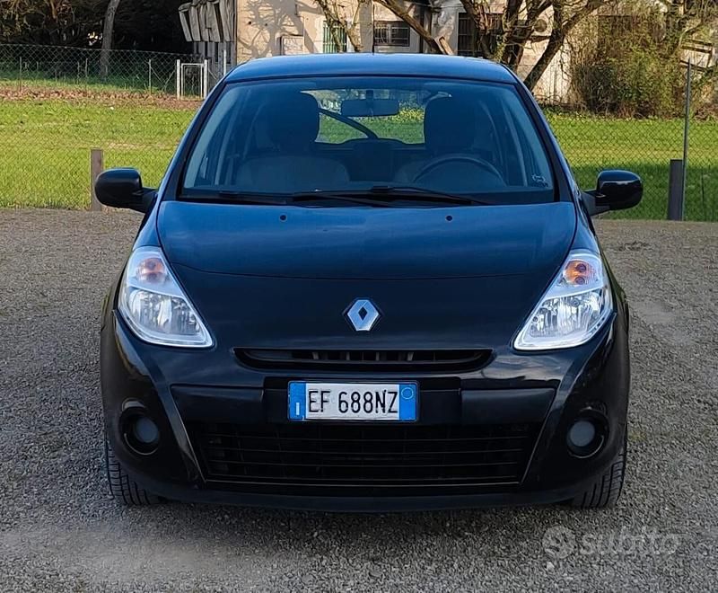Usata Renault Clio II Luxe 74 CV (54 kW) 2011 Nero Berlina
