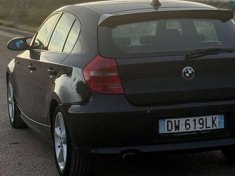 Begagnad BMW 118 Efficient Dynamics 143 HK (105 kW) 2009 Svart Halvkombi