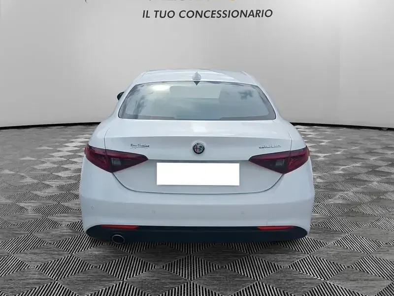 Usata Alfa Romeo Giulia Business 160 CV (117 kW) 2021 Bianco Berlina