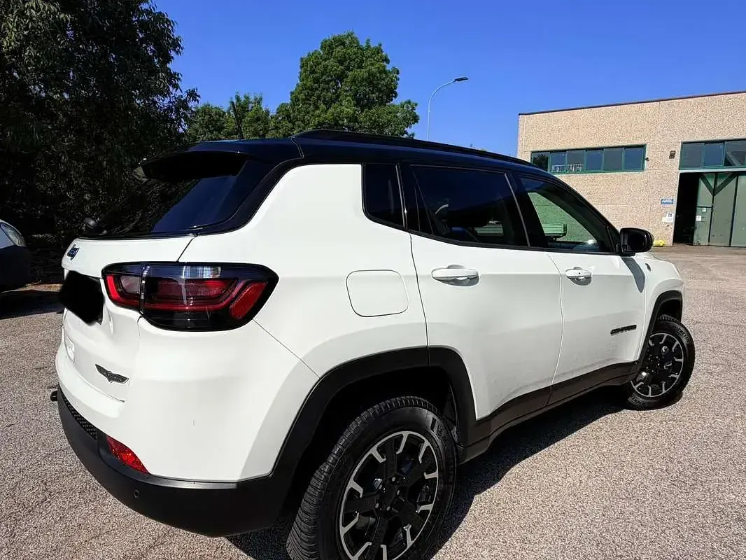 Usata Jeep Compass Trailhawk 179 CV (131 kW) 2023 Bianco SUV
