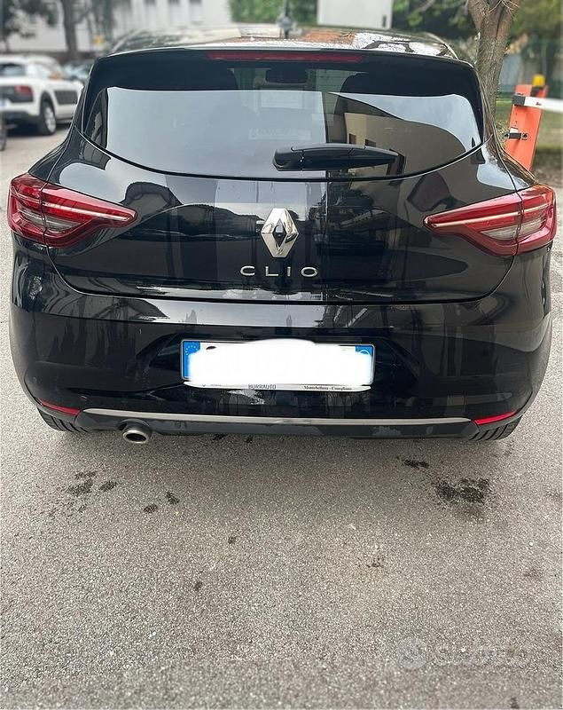 Usata Renault Clio V Techno 100 CV (73 kW) 2023 Nero Berlina