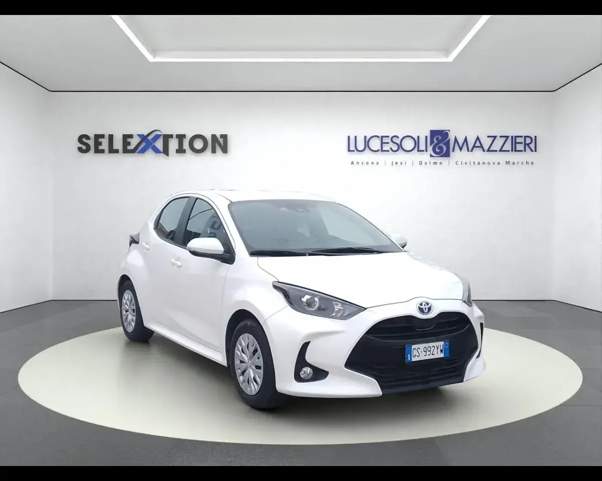 Usata Toyota Yaris Business Edition 92 CV (67 kW) 2024 Bianco Utilitaria