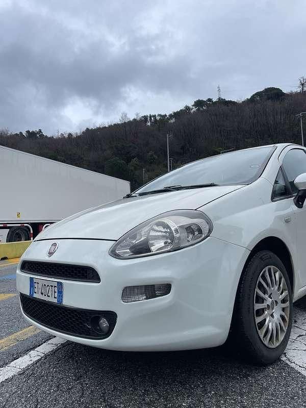 Usata Fiat Punto Lounge 77 CV (56 kW) 2013 Utilitaria