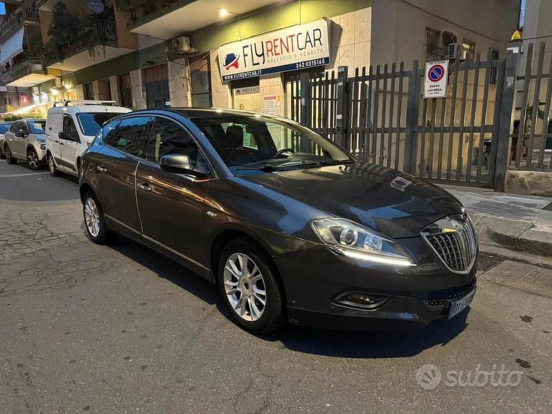 Usata Lancia Delta 120 CV (88 kW) 2010 Grigio Utilitaria