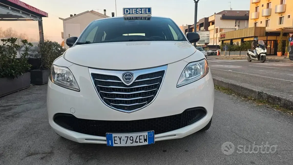 Usata Lancia Ypsilon S 95 CV (69 kW) 2015 Bianco Utilitaria