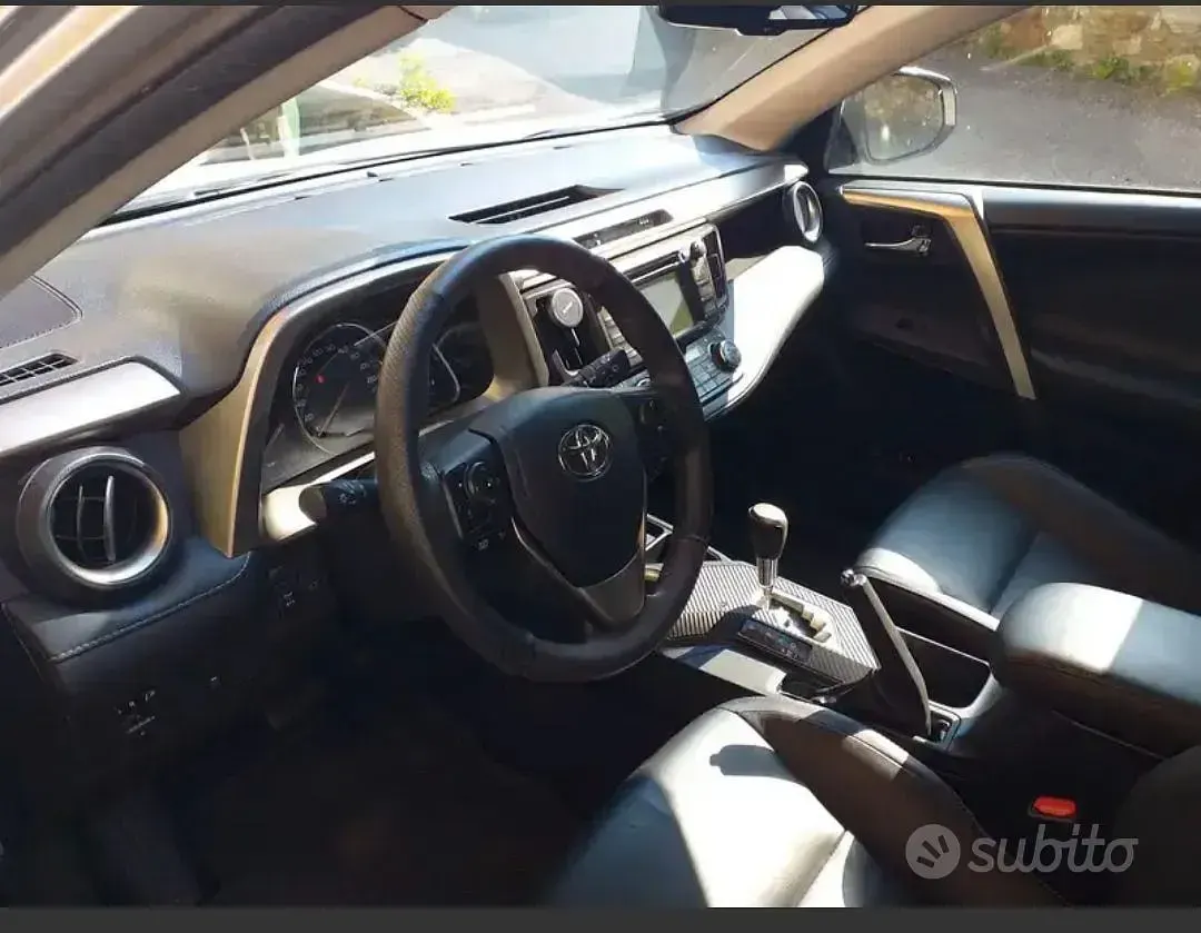 Usata Toyota RAV4 Lounge 150 CV (110 kW) 2014 Grigio SUV