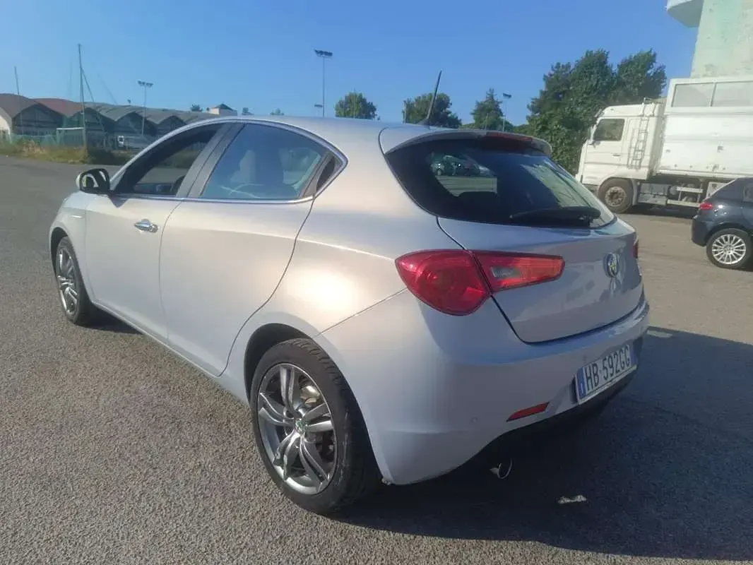 Usata Alfa Romeo Giulietta Distinctive 105 CV (77 kW) 2013 Utilitaria