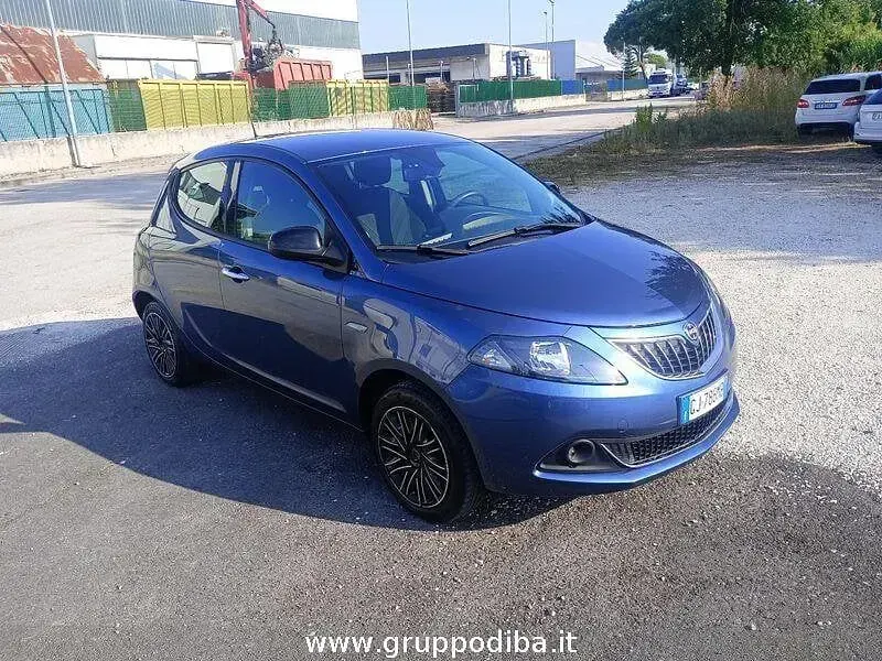 Usata Lancia Ypsilon Gold 69 CV (50 kW) 2022 Blu Utilitaria